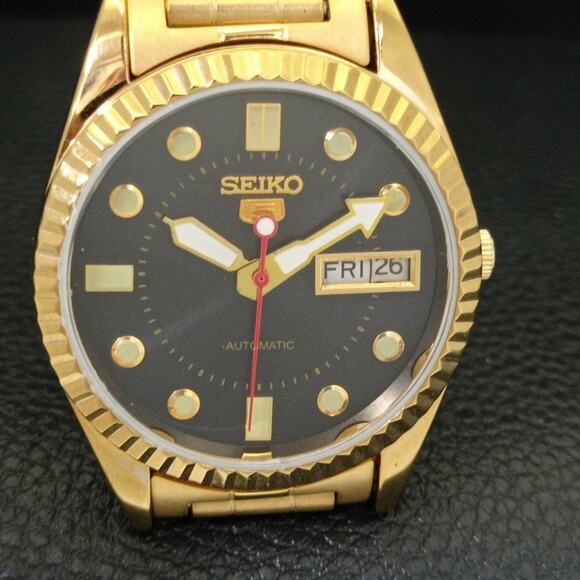 Vintage 1981 Seiko Automatic Mens Gold Watch W/daydate & Black accents - Picture 4 of 10